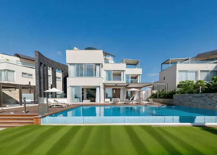 Beachfront Luxury Villa Glory