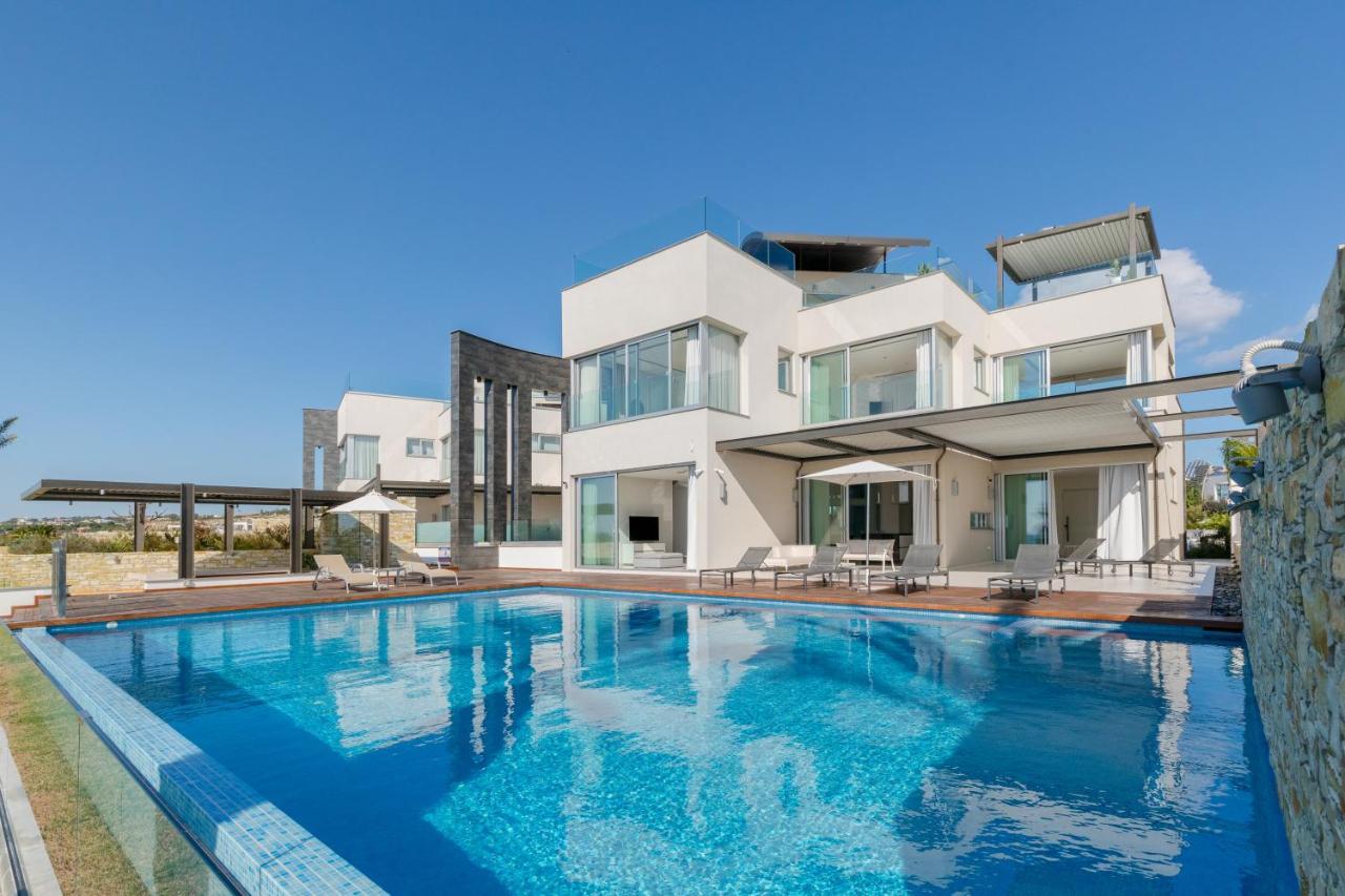 Beachfront Luxury Glory איה נאפה
