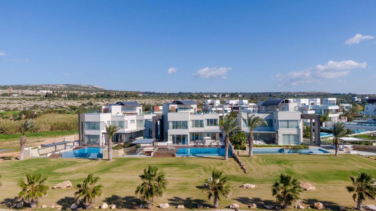 Beachfront Luxury Glory וילה *