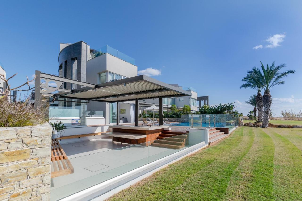 Beachfront Luxury Glory וילה *