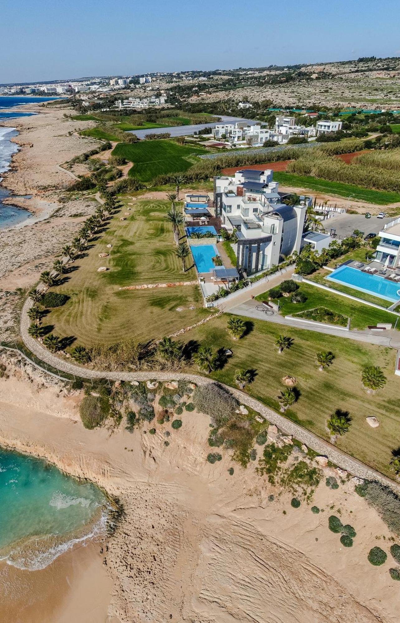 Beachfront Luxury Glory וילה *