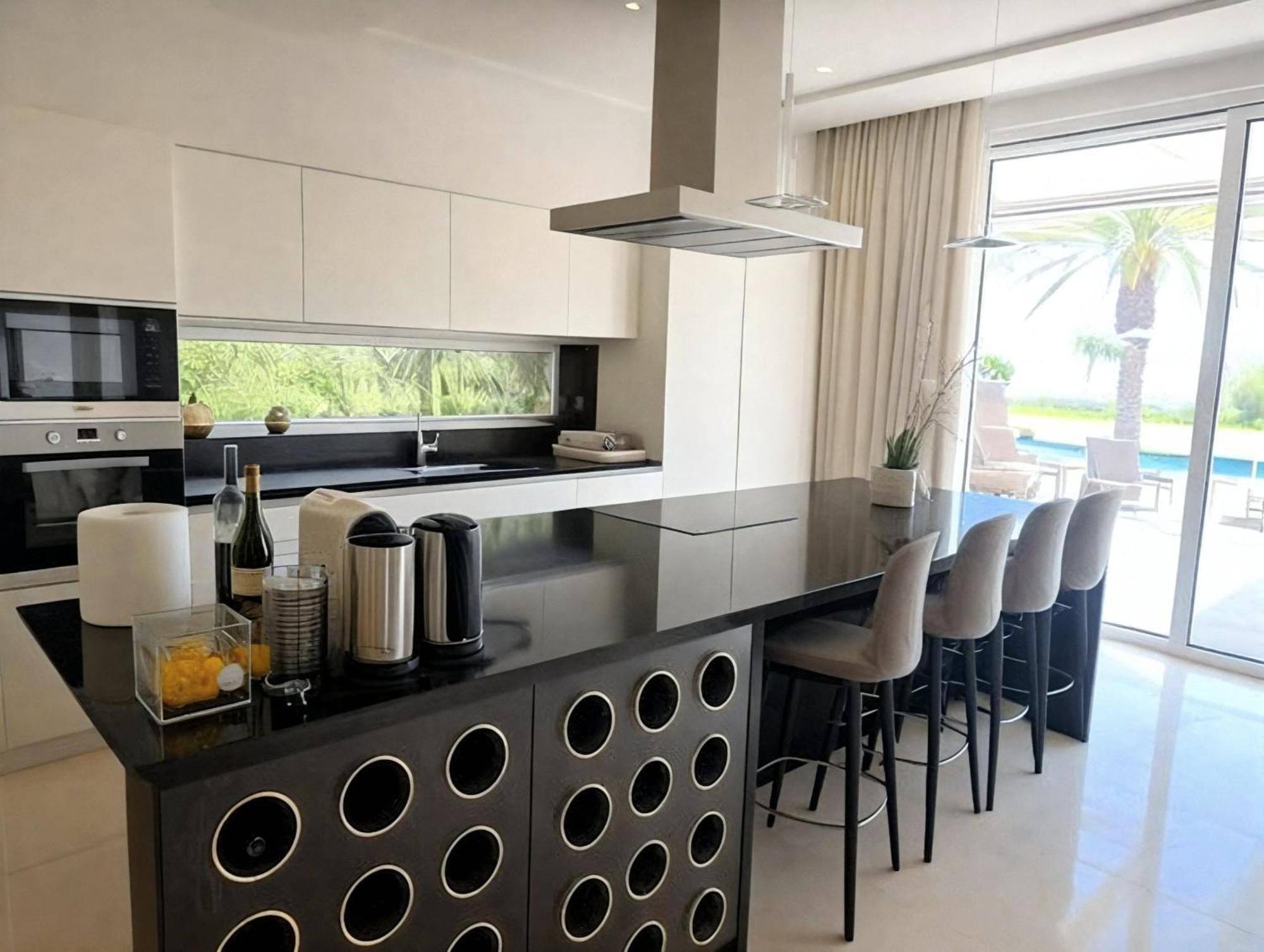 Beachfront Luxury Glory איה נאפה