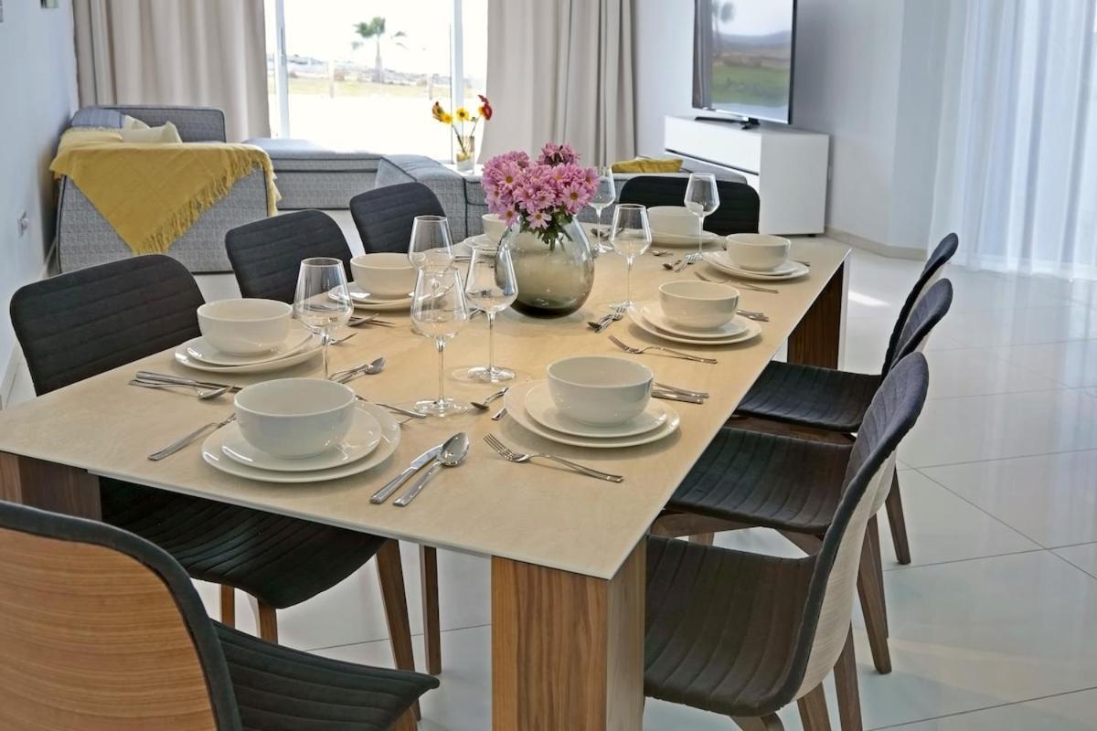 Beachfront Luxury Glory וילה