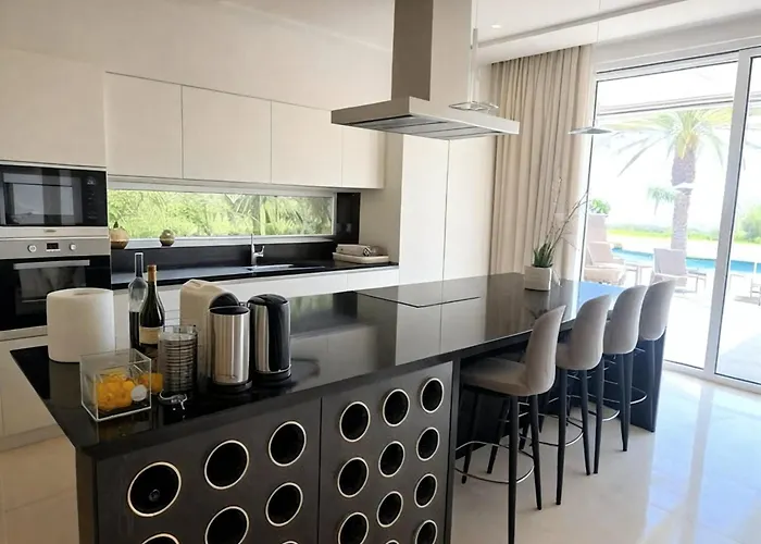 Beachfront Luxury Villa Glory